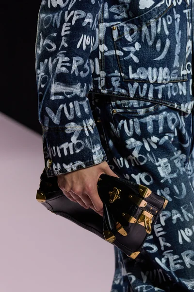 Look 76